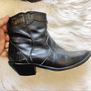 Laredo Black Leather Low Profile Cowboy Boots 6.5
